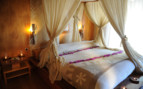 Le Taha'a beach villa bedroom