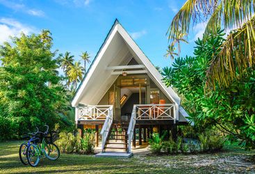 alphonse-island-bungalow-exterior