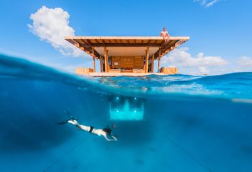 manta_underwater_room_above_and_under