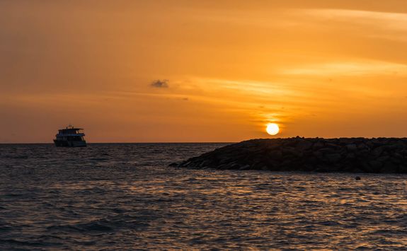 sunset sailing maldives