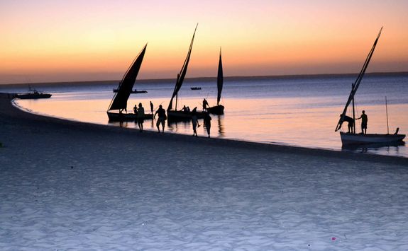 sunset dhow cruise Mozambique