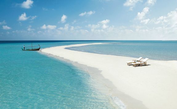 Landaa Giraavaru beach