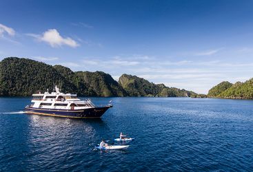 Sailing by liveaboard through Indonesia
