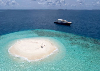 Island hopping maldives