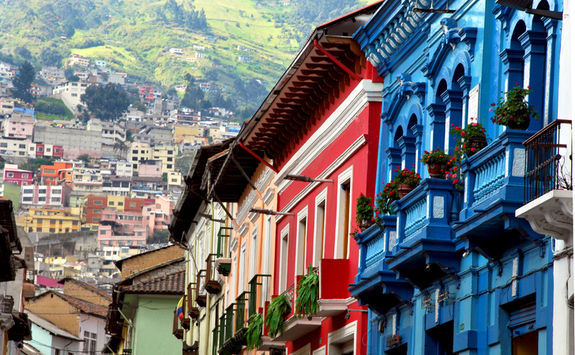 quito street view with colourful houses