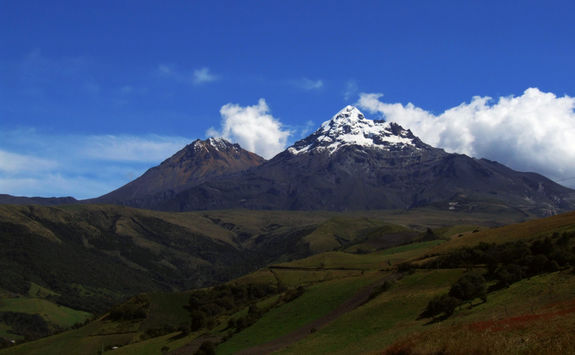 twin peaks illiniza ecuador