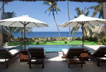 siddhartha villa pantai infinity pool