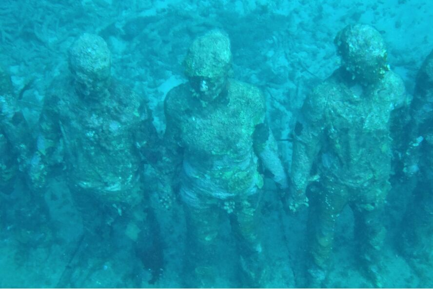 Underwater scultpure showing children holding hands
